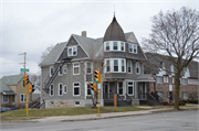 2505-2507 N OAKLAND AVE, a Queen Anne house, built in Milwaukee, Wisconsin in 1892.