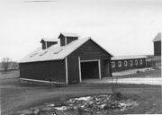 642 Fritz Road, a Astylistic Utilitarian Building corn crib, built in Montrose, Wisconsin in 1940.