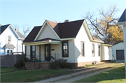 921 ELM ST, a Side Gabled house, built in Beloit, Wisconsin in 1892.
