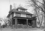 812 JENIFER ST, a American Foursquare house, built in Madison, Wisconsin in 1909.