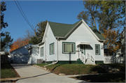910 VINE ST, a Side Gabled house, built in Beloit, Wisconsin in 1908.