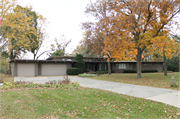 1860 SHERWOOD DR SW, a Contemporary house, built in Beloit, Wisconsin in 1957.