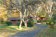 2641 WHITE OAKS CT, a Contemporary house, built in Beloit, Wisconsin in 1963.