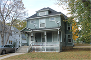 1025 E GRAND AVE, a American Foursquare house, built in Beloit, Wisconsin in 1906.