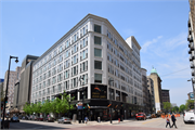 152 W WISCONSIN AVE, a Chicago Commercial Style large office building, built in Milwaukee, Wisconsin in 1907.