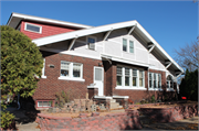 604 5TH AVE, a Bungalow house, built in Eau Claire, Wisconsin in 1922.