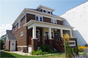 3305 WASHINGTON AVE, a American Foursquare house, built in Racine, Wisconsin in 1914.