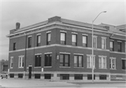 20 COPELAND AVE, a Neoclassical/Beaux Arts small office building, built in La Crosse, Wisconsin in 1915.