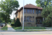 3601 WASHINGTON AVE, a Prairie School apartment/condominium, built in Racine, Wisconsin in 1927.