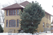 3601 WASHINGTON AVE, a Prairie School apartment/condominium, built in Racine, Wisconsin in 1927.