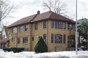 3601 WASHINGTON AVE, a Prairie School apartment/condominium, built in Racine, Wisconsin in 1927.