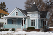 3416 WASHINGTON AVE, a Queen Anne house, built in Racine, Wisconsin in 1902.