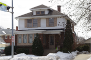 3513 WASHINGTON AVE, a American Foursquare house, built in Racine, Wisconsin in 1909.