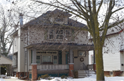 3517 WASHINGTON AVE, a American Foursquare house, built in Racine, Wisconsin in 1910.