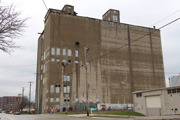 338 S Water St, a NA (unknown or not a building) grain elevator/feed mill, built in Milwaukee, Wisconsin in 1937.