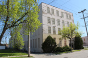 3108-3110 W MEINECKE AVE, a Commercial Vernacular industrial bldg/manufacturing facility, built in Milwaukee, Wisconsin in 1900.