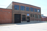 2023-2045 W ST PAUL AVE, a Astylistic Utilitarian Building industrial bldg/manufacturing facility, built in Milwaukee, Wisconsin in 1923.