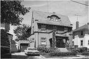 1118 SHERMAN AVE, a Craftsman house, built in Madison, Wisconsin in 1905.