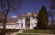 3201 N LAKE DR, a Neoclassical/Beaux Arts house, built in Milwaukee, Wisconsin in 1906.