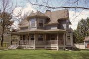 807 W 5TH ST, a Queen Anne house, built in Marshfield, Wisconsin in 1905.