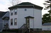 555-557 PLEASANT ST, a Octagon house, built in Oshkosh, Wisconsin in 1916.