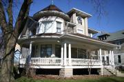 521 MT. VERNON ST, a Queen Anne house, built in Oshkosh, Wisconsin in 1905.