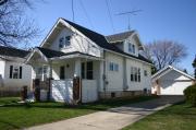 1108 W NEW YORK AVE, a Bungalow house, built in Oshkosh, Wisconsin in 1915.