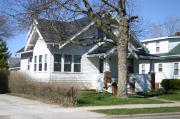 1108 W NEW YORK AVE, a Bungalow house, built in Oshkosh, Wisconsin in 1915.