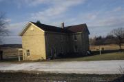 642 Fritz Road, a Gabled Ell house, built in Montrose, Wisconsin in 1868.