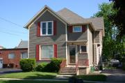 446 W 14TH AVE, a Queen Anne house, built in Oshkosh, Wisconsin in 1890.
