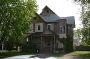 920-920A JACKSON ST, a Queen Anne house, built in Oshkosh, Wisconsin in 1890.