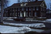 907 PORTER AVE, a Colonial Revival/Georgian Revival house, built in Eau Claire, Wisconsin in 1923.