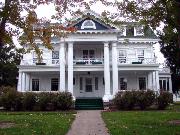 531 E MAIN ST, a Colonial Revival/Georgian Revival house, built in Reedsburg, Wisconsin in 1908.