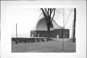 MEMORIAL PARK, LAKE SHORE DR W BETWEEN ELLIS AND 2ND AVE W, a Colonial Revival/Georgian Revival bandstand/bandshell, built in Ashland, Wisconsin in 1934.