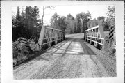 AIRPORT RD, a NA (unknown or not a building) pony truss bridge, built in Orienta, Wisconsin in 1949.