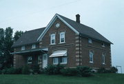 BUYARSKI RD, 0.25 MI N OF COUNTY HIGHWAY JJ, a Gabled Ell house, built in Eaton, Wisconsin in 1905.