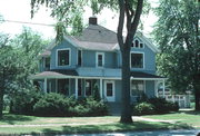 805-807 N CHESTNUT AVE, a Colonial Revival/Georgian Revival house, built in Green Bay, Wisconsin in 1906.