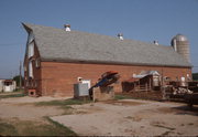 5632 STURGEON BAY RD, a Astylistic Utilitarian Building barn, built in Green Bay, Wisconsin in 1938.
