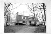 800 GLENWOOD AVE, a Dutch Colonial Revival house, built in De Pere, Wisconsin in 1967.