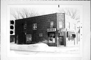 914 9TH ST, a Commercial Vernacular small retail building, built in Green Bay, Wisconsin in 1932.