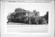 106-108 N ASHLAND AVE, a Italianate duplex/two-flat, built in Green Bay, Wisconsin in 1881.