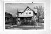 821 CHERRY ST, a Queen Anne house, built in Green Bay, Wisconsin in 1893.