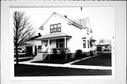 618 N CHESTNUT AVE, a Front Gabled house, built in Green Bay, Wisconsin in 1906.