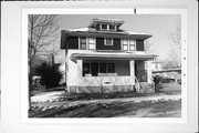 917 CHICAGO ST, a American Foursquare house, built in Green Bay, Wisconsin in 1916.