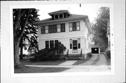 1142-1144 DOTY ST, a American Foursquare duplex/two-flat, built in Green Bay, Wisconsin in 1924.