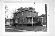 1428 ELM ST, a American Foursquare house, built in Green Bay, Wisconsin in 1915.