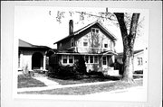 870 HOWARD ST, a Craftsman house, built in Green Bay, Wisconsin in 1921.