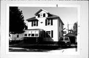 818 HUBBARD ST, a American Foursquare house, built in Green Bay, Wisconsin in 1909.