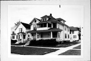 347-9 N MAPLE AVE, a American Foursquare house, built in Green Bay, Wisconsin in 1890.