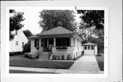 229 OAK GROVE AVE, a Bungalow house, built in Green Bay, Wisconsin in 1927.